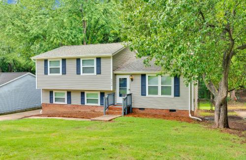 Charlotte House | Spacious Uptown 3BR - Game Room - Deck - Kingbed