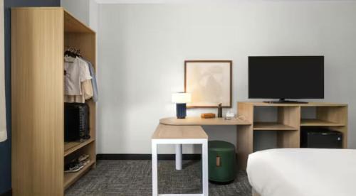 Toddville Road Hotel | Spark by Hilton Charlotte Airport North