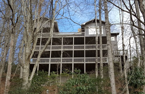 Banner Elk House | Spectacular Grandfather Mountain Views from three levels, centrally located