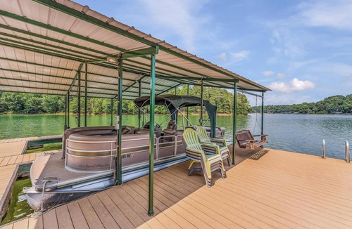 Reed Creek House | Spectacular Lake Home Gated Upscale Neighborhood Very Beautiful Setting