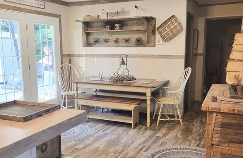 Union Hall House | Spectacular lake views, steps to lake, firepit memories, hot tub & deck