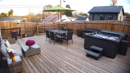 Bristol House | State Street Retreat w Hot Tub, Firepit, Dogs OK