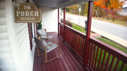 Bristol House | State Street Retreat w Hot Tub, Firepit, Dogs OK
