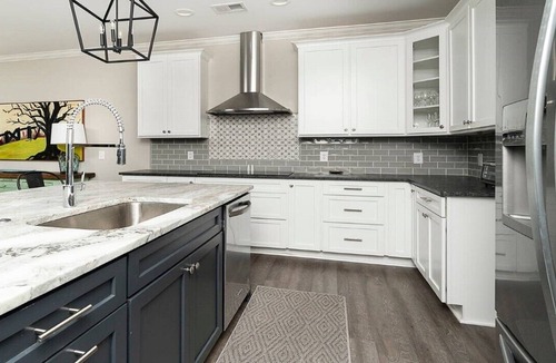 West Union House | Stay awhile and RELAX at Lake Keowee, Clemson and the mountains! The 5 Seasons