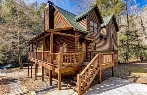 Ellijay Cabin | STEPS FROM THE RIVER, Fast Internet, Hot Tub, Fishing, Peaceful, Family Friendly