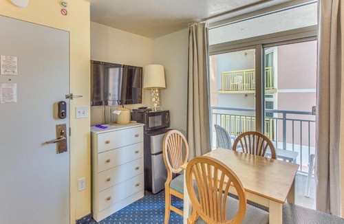 Crescent Beach Apartment | Steps to Beach: Bay Watch Resort Studio