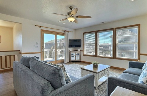 Buxton Cottage | Storm Cottage- Short Walk to Beach- Community Pool & Spa