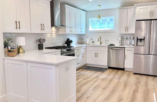 Johnson City House | Story Book Cottage Near Downtown Johnson City