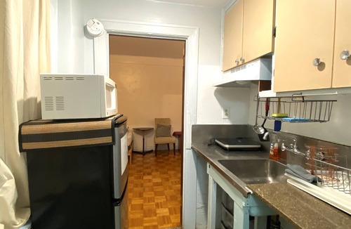 Milton Park Apartment | Studio apartment in the heart of downtown Montreal, close to all amenities!