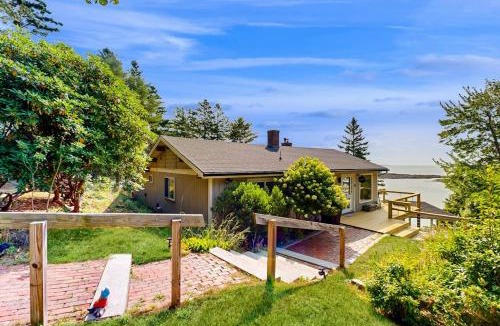 Georgetown House | Stunning artist's retreat with ocean view & amazing deck, near Reid State Park