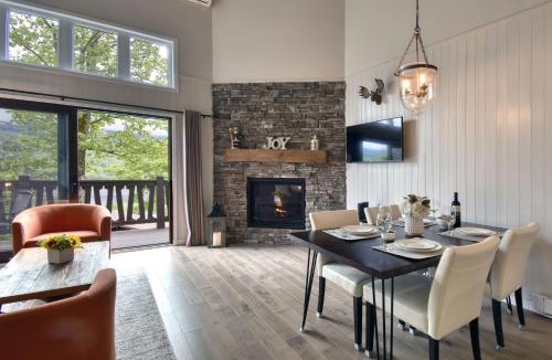 Mont-Tremblant Apartment | Stunning Condo - View on Lake Tremblant & Mountain