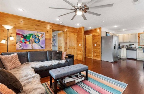 Fancy Gap House | Stunning Mountain Retreat! Packed with Fun! Air Hockey Table! - Two Sisters Chalet