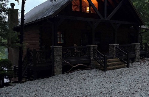 Topton Cabin | Stunning Newer Cabin - Lakefront - Private Dock- Lake Nantahala Family Retreat