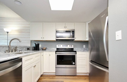 Crescent Beach Condo | Stunning Oceanfront 2bd/2ba Condo in NMB