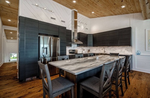Pine Knoll Shores Condo | Stunning Ocean Front Condo (Oceans 6)
