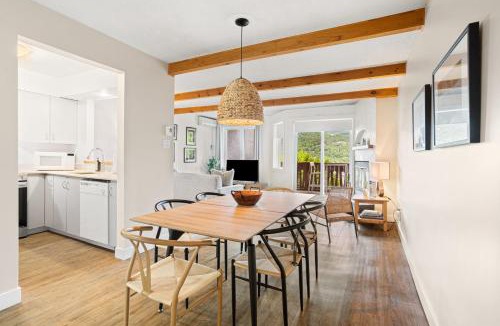Mont-Tremblant House | Stunning One-Bedroom Condo With Lake View
