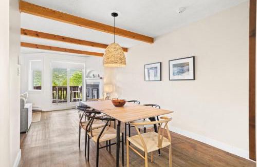 Mont-Tremblant House | Stunning One-Bedroom Condo With Lake View