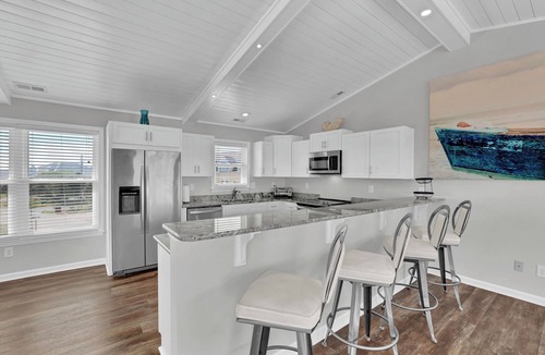 Surf City House | Stunning Sunset & Water Views, 1 block to Beach