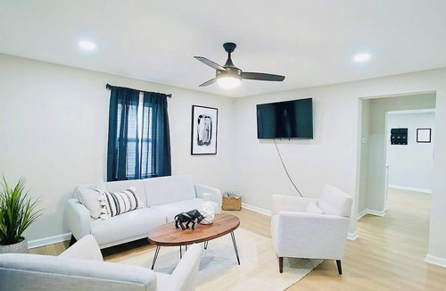 East Durham House | Stylish 3-bedroom home 9 min to Duke 20 min to UNC