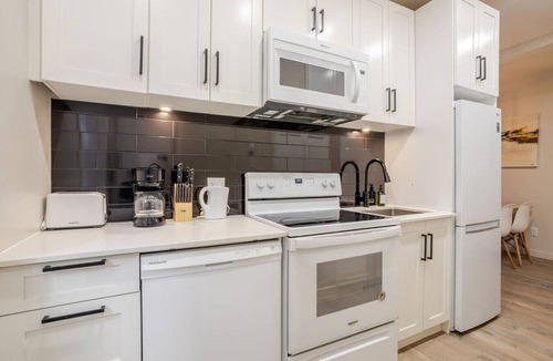 Plateau Mont Royal Apartment | Stylish 3BR/2BA in the Plateau