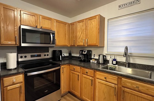 Shannon Park House | “Stylish 3BR Near NoDa w/Outdoor Lounge"