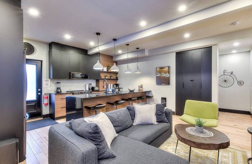 De Lorimier Apartment | Stylish 5BR in Plateau Sleeps 10