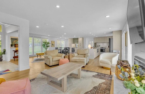 Hendersonville House | Stylish and spacious with pool, hot tub, and lakefront
