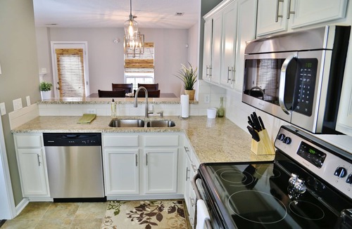 Cotswold House | Stylish and Spacious Charlotte Home