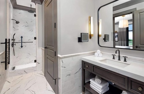Ansonborough Hotel | Stylish Charleston Escape: 3 Spacious Suite, 10–15 Min Walk to Top Spots