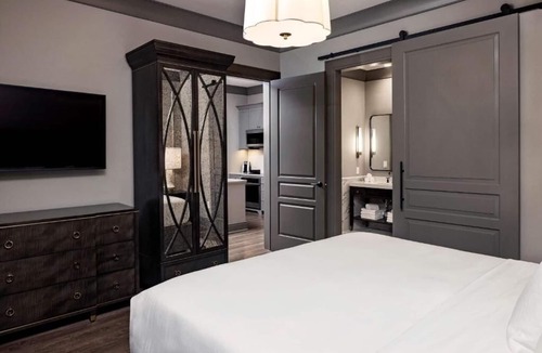 Ansonborough Hotel | Stylish Charleston Escape: 3 Spacious Suite, 10–15 Min Walk to Top Spots