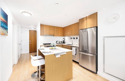 Southeast False Creek Condo | Stylish condo in the heart of the city