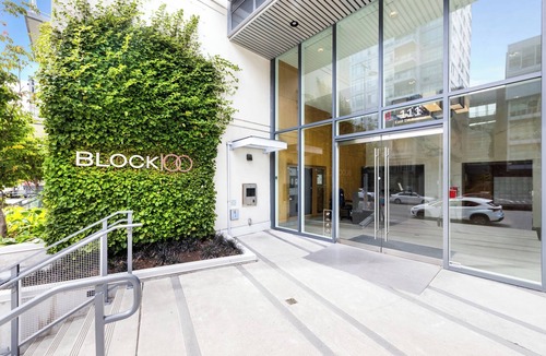 Southeast False Creek Condo | Stylish condo in the heart of the city