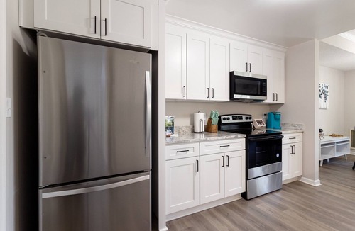 Williamsburg House | Stylish & Cozy 3 Bedroom – Convenient Location – Sleeps 7! Longer Stays Welcome!