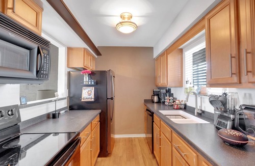 North Capitol Condo | Stylish Downtown Nashville Condo ★ River Views ★ PARKING ★ Close to everything