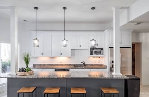 Littleton House | Stylish & Fresh Gaston Lakefront Retreat – Water Trampoline, Hot Tub, Family Fun