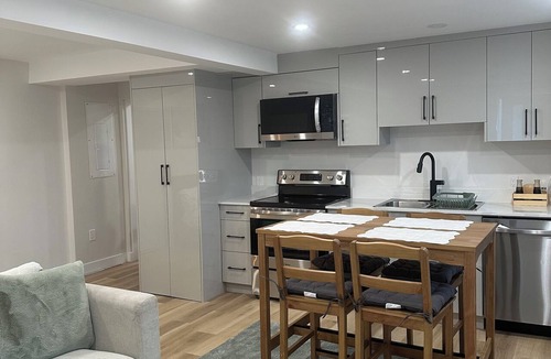Burnaby House | Stylish Guest Suite Near Brentwood & PNE