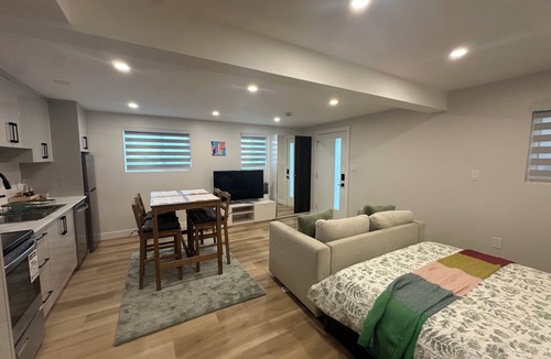 Burnaby House | Stylish Guest Suite Near Brentwood & PNE