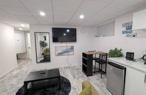 Winnipeg Apartment | Stylish Private Basement Apartment - Minutes to Local Spots