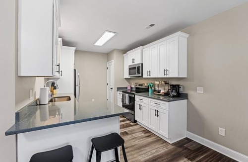 Taylors House | Stylish & Spacious New Build | King Beds + Private Patio | Sleeps 8