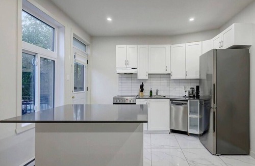 Cote-Des-Neiges—Notre-Dame-De-Grace Apartment | Stylish Stay in Montréal