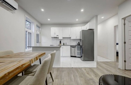 Cote-Des-Neiges—Notre-Dame-De-Grace Apartment | Stylish Stay in Montréal