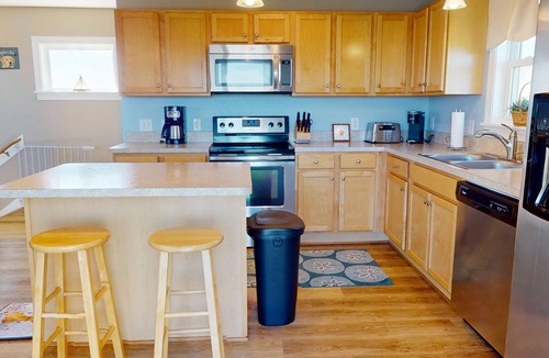 Carova Beach House | Summer Paws | 3BR SemiOceanfront 4x4 OBX | Pool, Hot Tub & Wild Horses | Pets