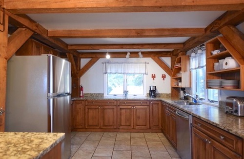 West Poland Cottage | *SUMMER SPECIAL* Spacious pet-friendly family retreat on Thompson Lake!