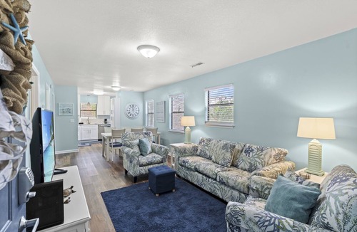 Crescent Beach Condo | Summer Times #4 - 2 Bedroom Located Close To The Beach