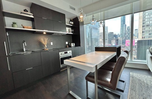 Downtown Toronto Condo | Sun-Filled Trendy Historic Condo with Gym