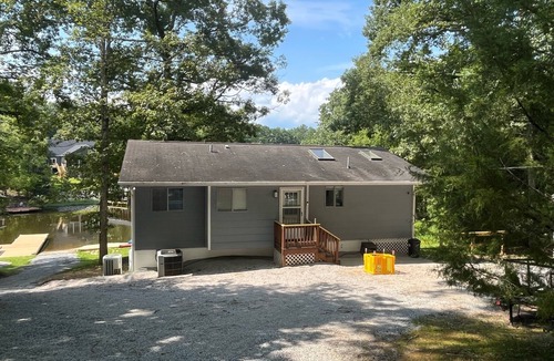 Pasture Gate House | Sun's Out - Fun's Out Lodge BOAT RAMP and Beach Area Lake Gaston - Macon, NC