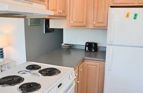 The Point House | Sunny 3BR Beach Home, Deck, Outdoor Shower-Discounted for June & July