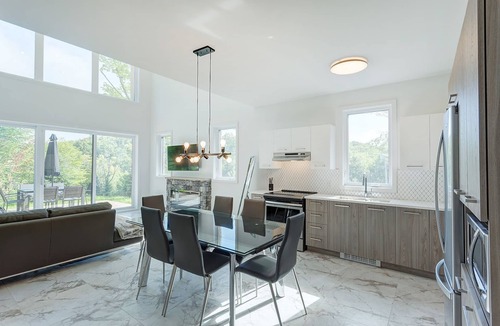 La Conception Ski Chalet | Sunny Chalet with Hot Tub near Tremblant. Pet friendly!