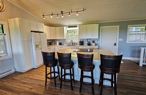 Hamburg Cabin | Sunrise Cabin near Cashiers with stunning mountain top views and hot tub!