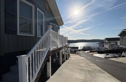 New London House | Sunset Escape-Gorgeous Badin Lake Home!
